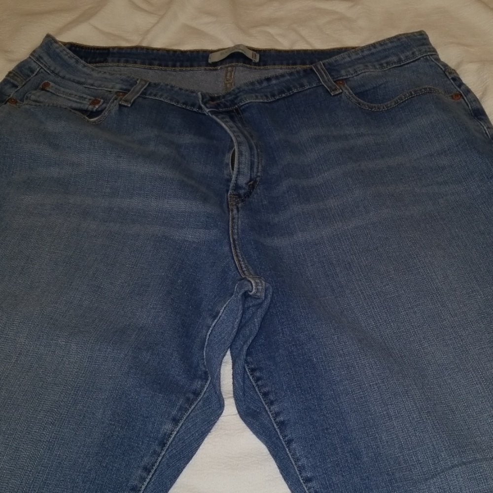 Women's Levi blue jeans